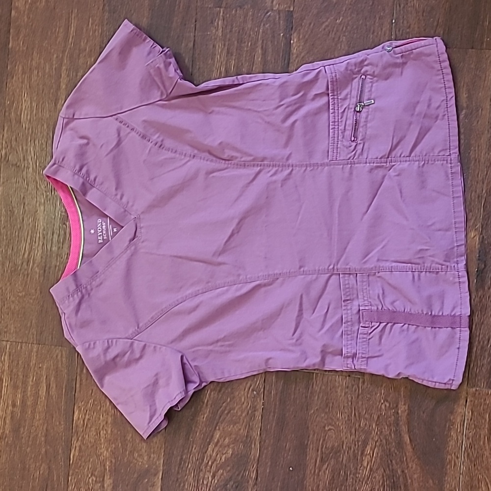Scrubs and beyond top, Mauve, size medium